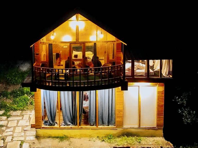 Chalet with terrace, barbecue & garden in Shangarh
