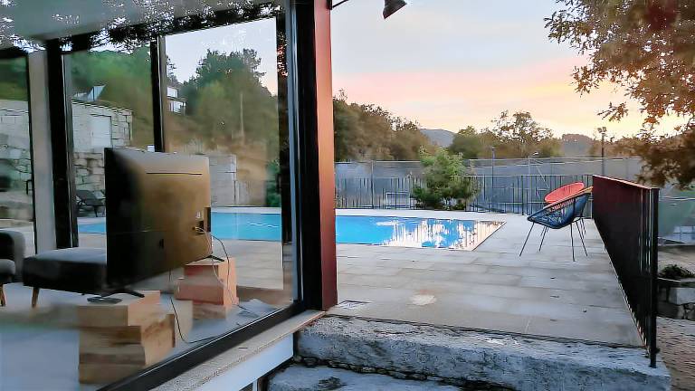 Vacation home with patio, fast internet & pool | Garden view | Pets are welcome — photo 3