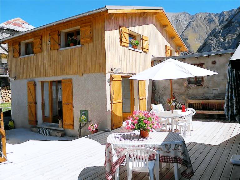 Gite with patio & barbeque in Gap