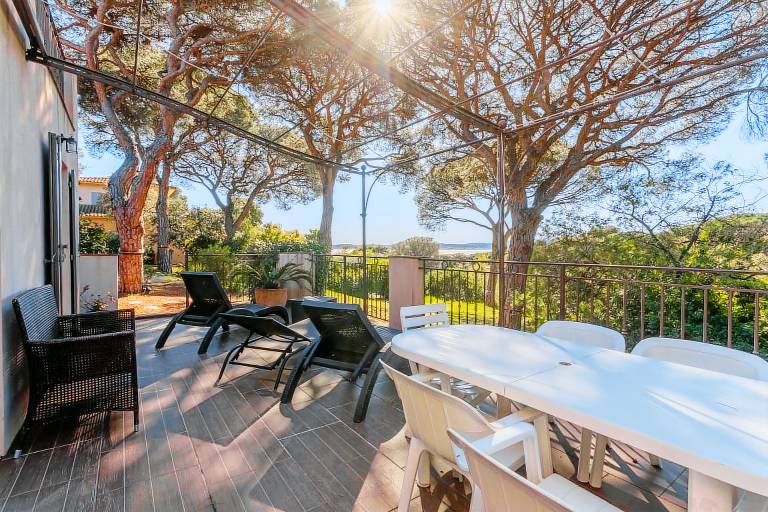 Cosy Apartment 'Le Mas Du Soleil' with Sea View, Wi-Fi and Air Conditioning — photo 2