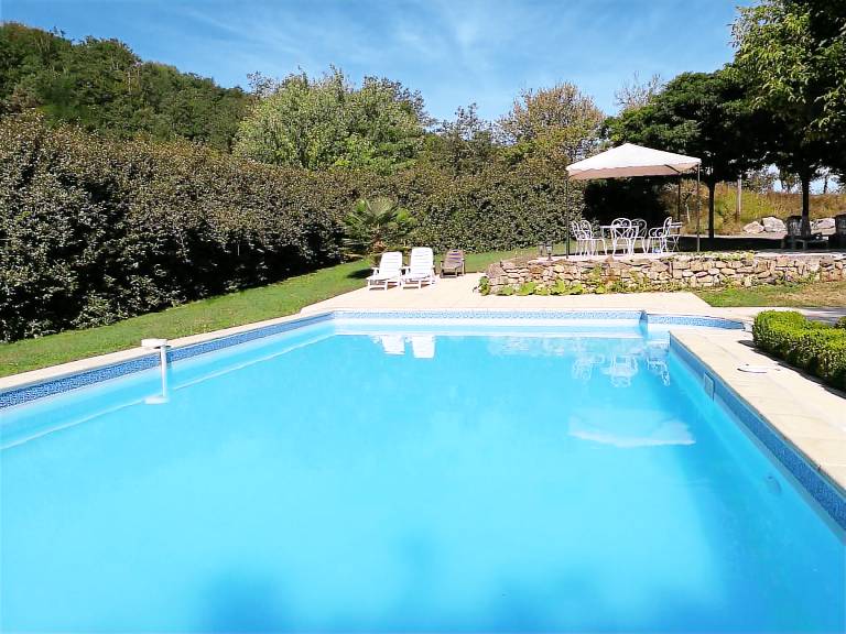 Gite with grill, private pool & jacuzzi | Garden view — photo 2