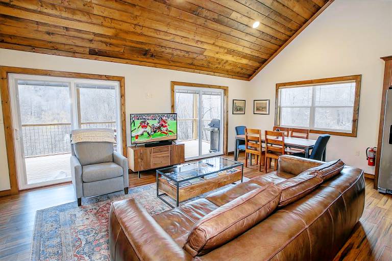 Children-friendly charming cabin with grill | Mountain view | Pets allowed in Boone, NC