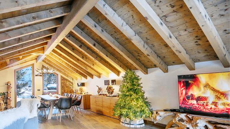 Family-friendly villa with hot tub, yard & terrace | Panoramic view | Ski nearby | Pets are welcome — photo 3
