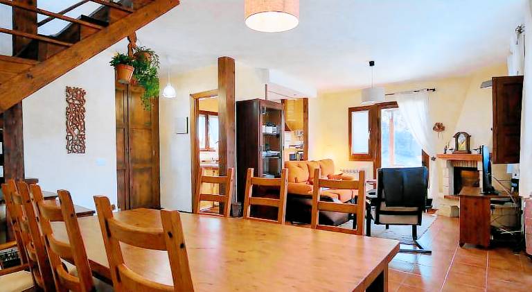 Fully equipped spacious vacation home with patio, BBQ & yard | Good for workation | Dogs allowed — photo 4