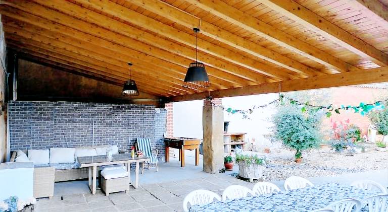 Vacation home with BBQ, patio & private pool — photo 3