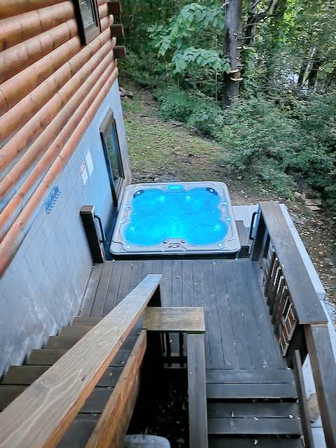 Cabin with barbeque & hot tub | Mountain view — photo 3