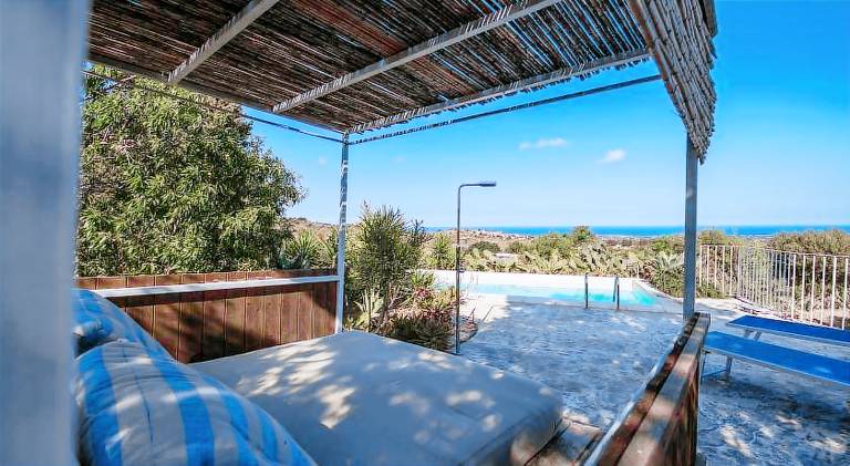 Apartment with pool | Pets are welcome — photo 3