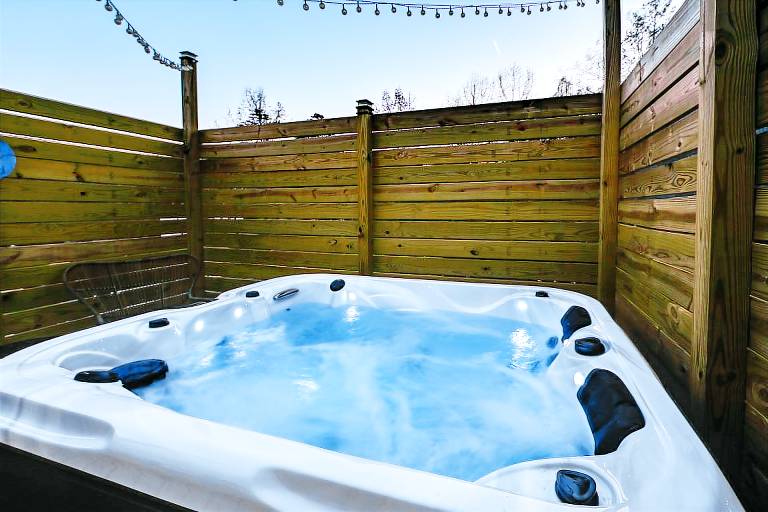 Hot Tub, Fire Pit: Lake-View Catlettsburg Getaway! — photo 3