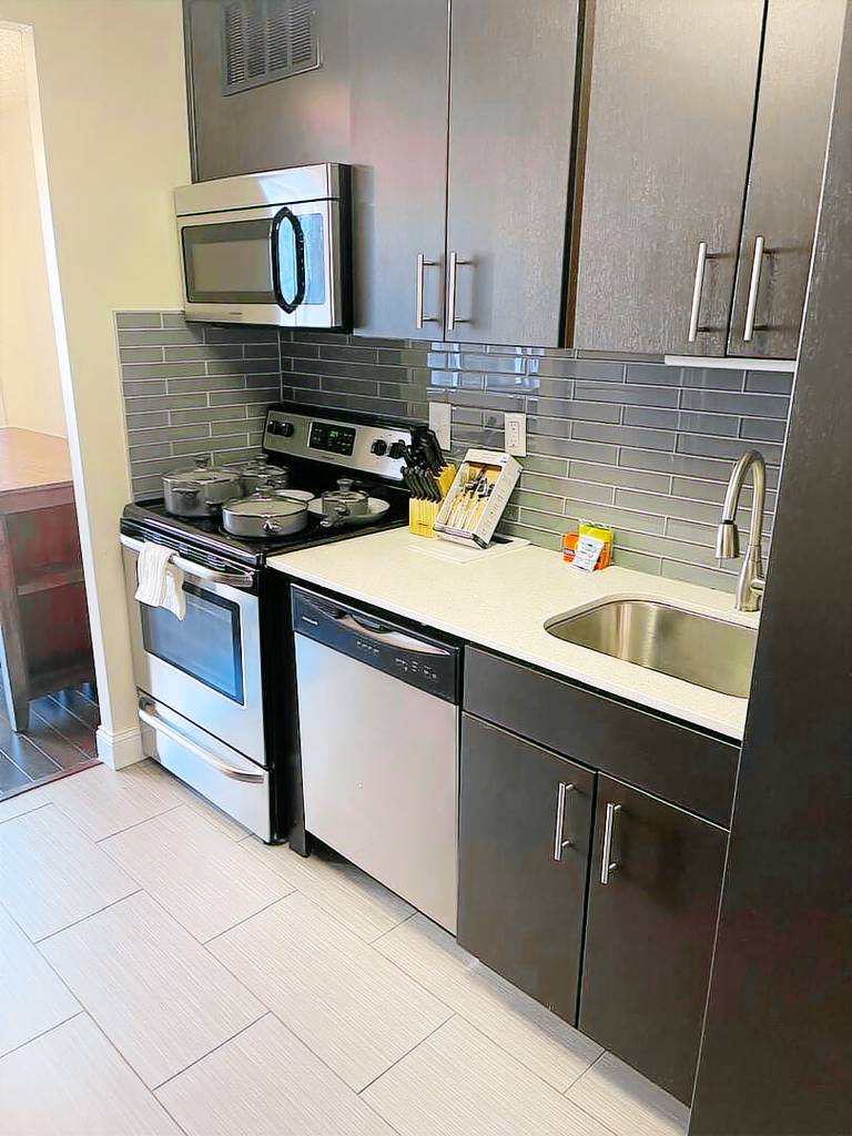 Family-oriented rental apartment with private pool & terrace | Near Love Park | Pet-friendly — photo 3