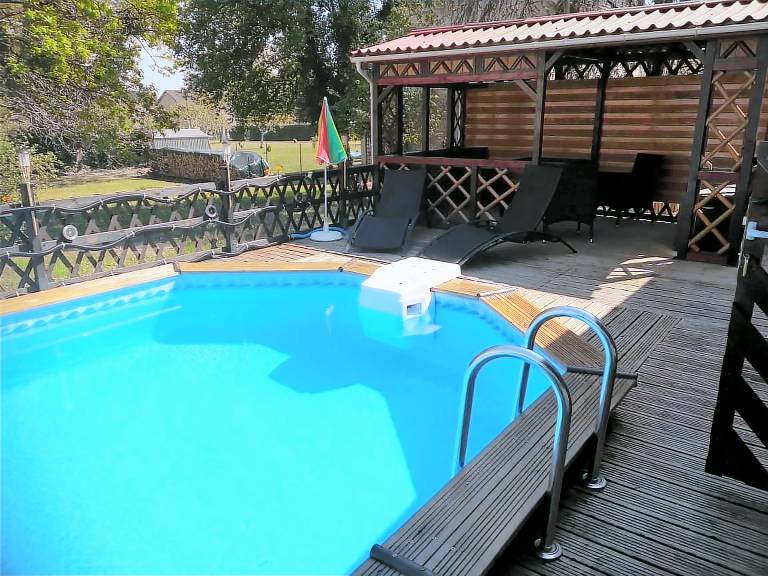 Family-oriented vacation home with grill, private pool & patio | Garden view | Dogs allowed — photo 3
