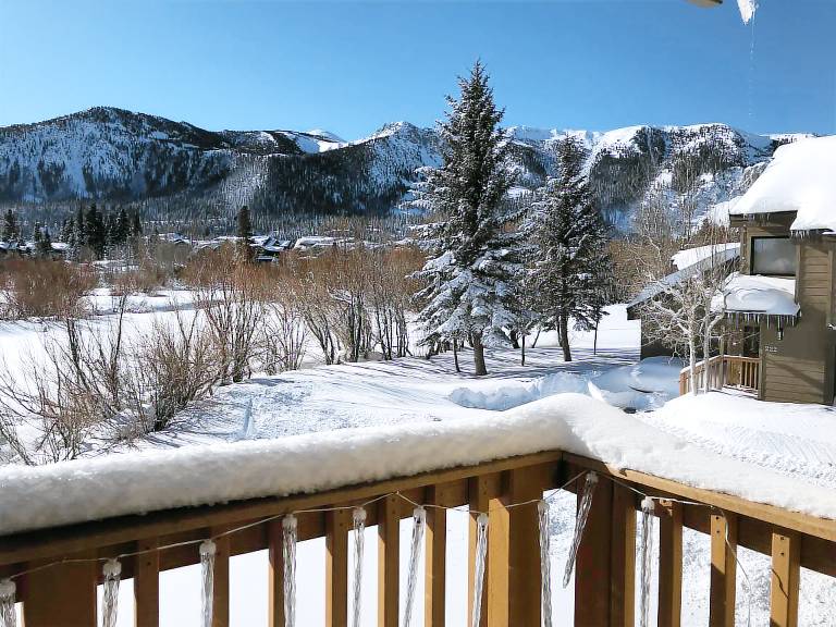 Condo with BBQ, sauna & hot tub | Mountain view in Mammoth Lakes, CA