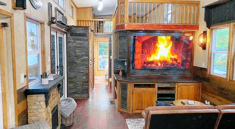 Homey Villa with Loft in Bloomington — photo 3