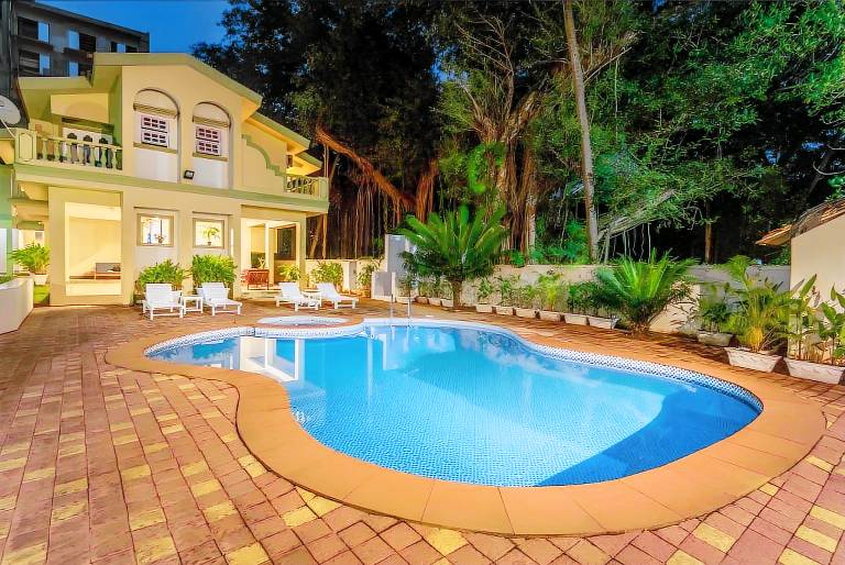 Serviced apartment with yard, pool & patio | Close to the beach | Pets are welcome in Calangute