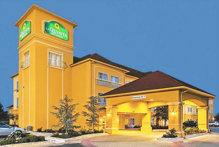 La Quinta Inn & Suites by Wyndham Shawnee in Shawnee, OK