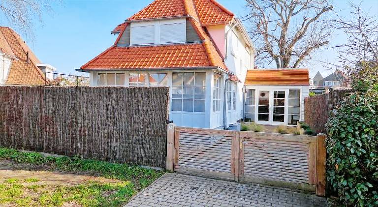 House with 3 rooms for 6 persons in Koksijde
