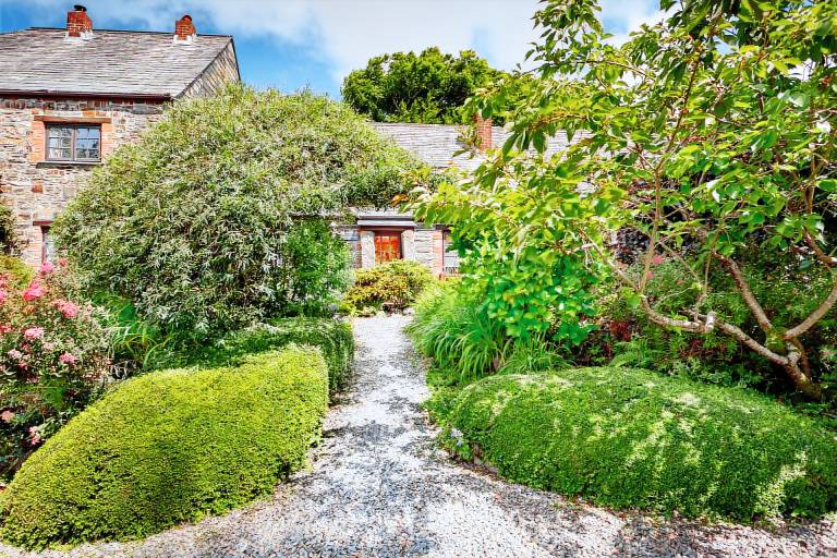 Cottage with garden & barbeque — photo 3