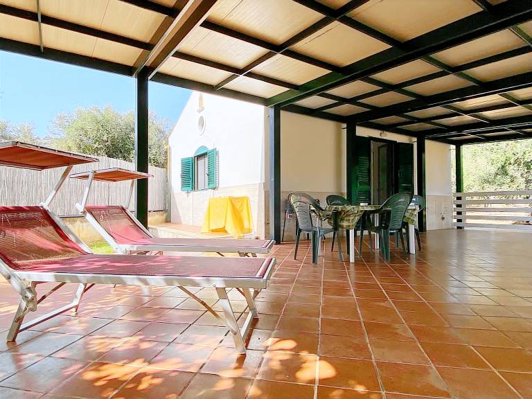 Apartment with BBQ & garden | Garden view — photo 2