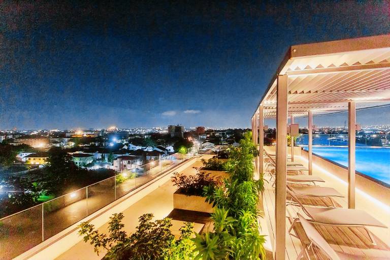 Serviced apartment with terrace, pool & yard — photo 3
