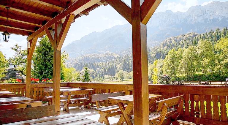 Lodge with patio & yard — photo 4