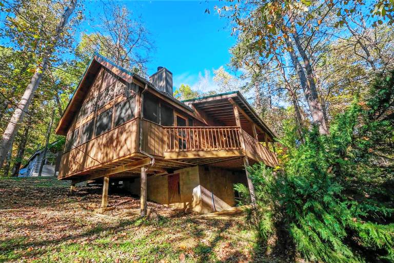 Romantic Fireplace & Hot Tub - A Mountain Surprise in Sevierville, TN