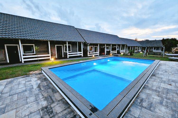 House with pool, yard & jacuzzi — photo 2