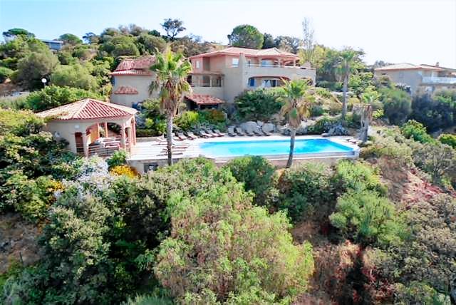 Residence Villa EDEN BLUE Appartements avec vue imprenable sur la Baie de Saint-Cyprien in Zonza