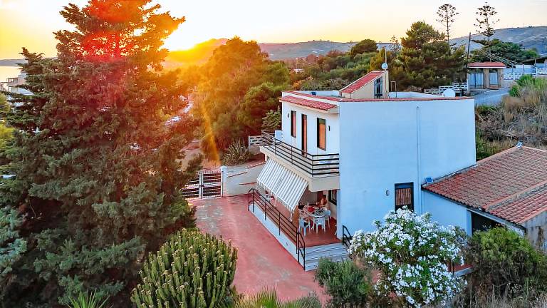 Children-friendly ample villa with terrace, grill & garden | Panoramic view | Beach nearby | Pet-friendly — photo 2