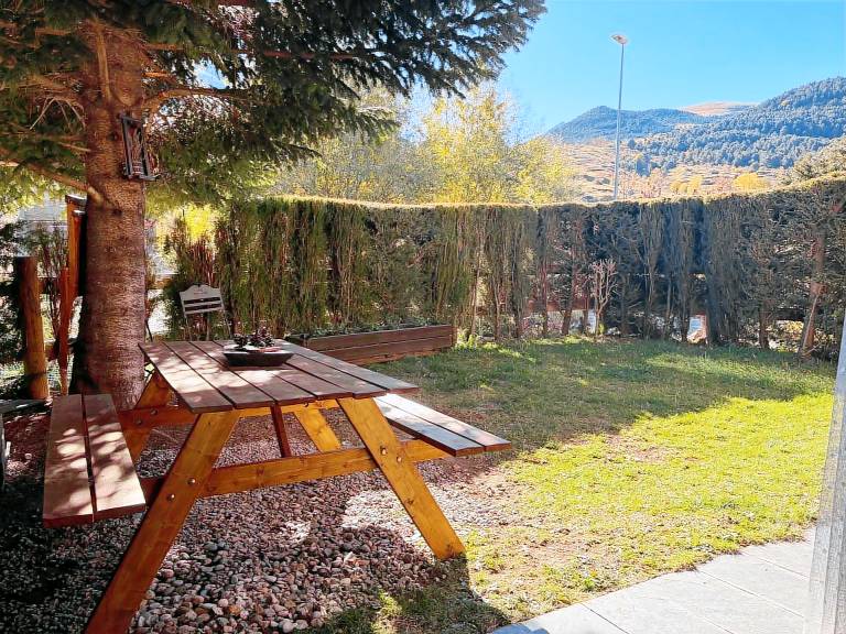 Holiday apartment with terrace, grill & garden — photo 3