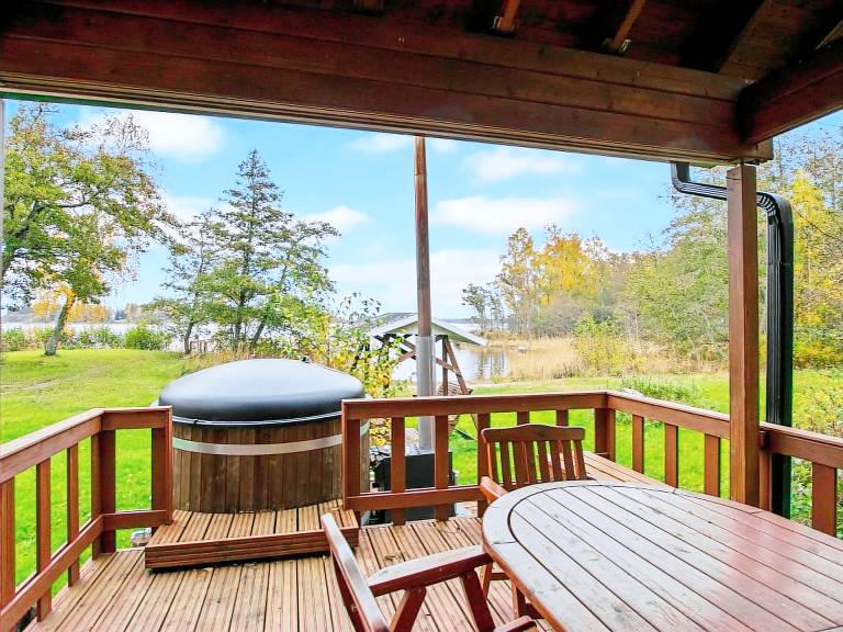 Vacation home with patio & sauna | Nature view — photo 2