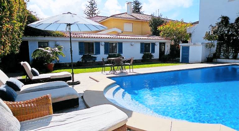 Holiday apartment with pool in Cascais