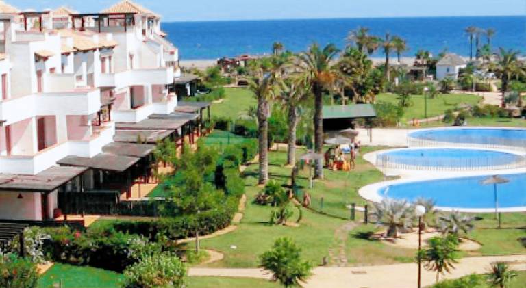 Apartment with pool in Playas