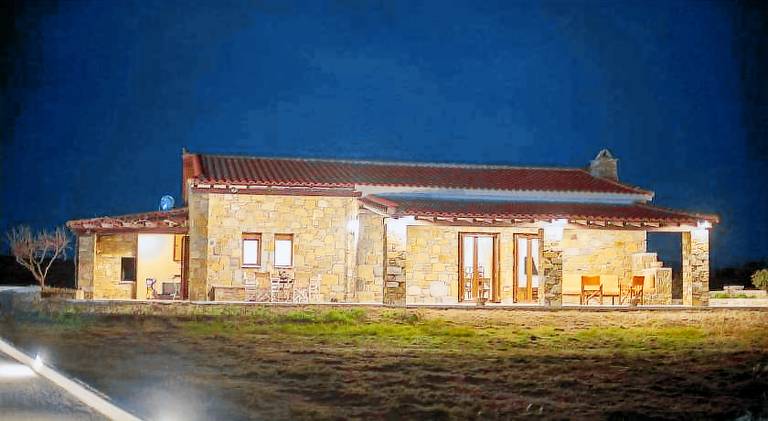 Fully equipped ample villa with yard & patio | Suitable for remote work | Pet-friendly — photo 5