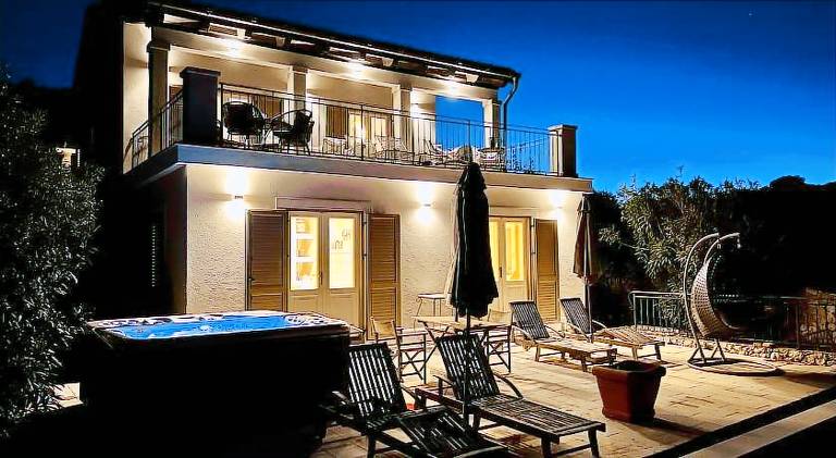 Villa with pool & hot tub | Pet-friendly in Mali Losinj