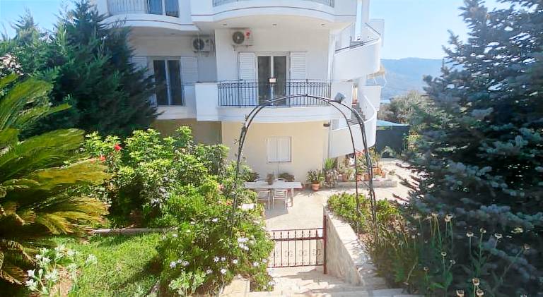 Holiday apartment with terrace & garden in Igoumenitsa