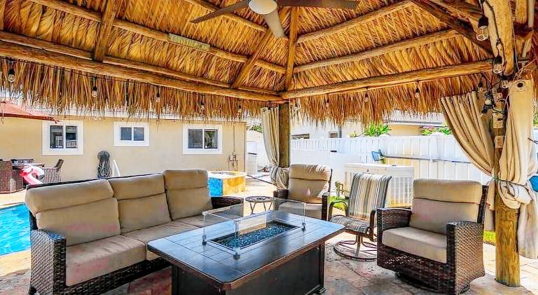 Deerfield Retreat! Walk to the Beach! Sleeps 8! — photo 3