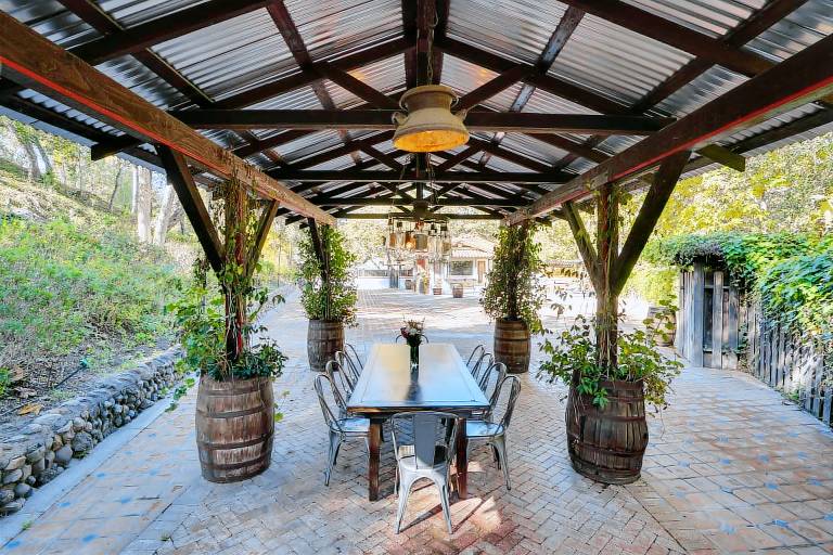 Spacious Courtyard & Spanish Charm: Silverado Home — photo 2