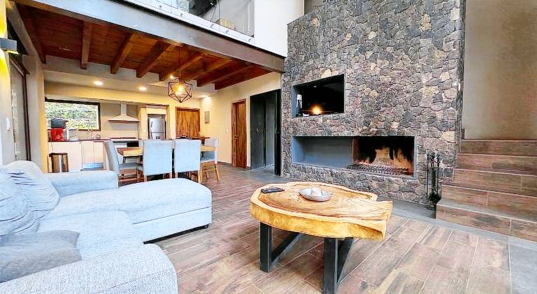 House with hot tub & pool — photo 2
