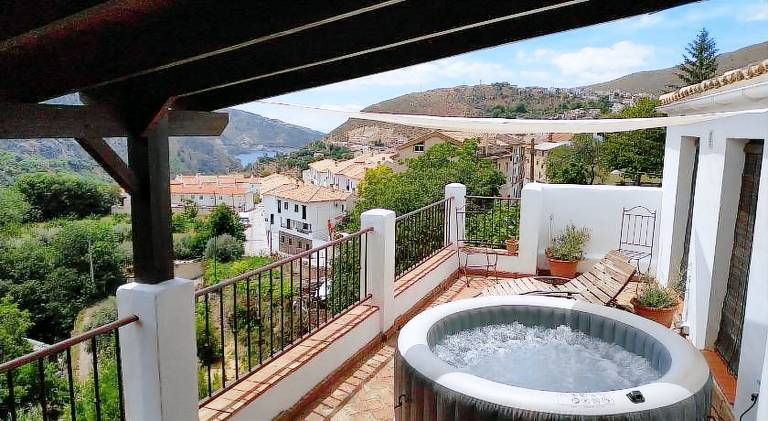 Vacation home with patio — photo 2