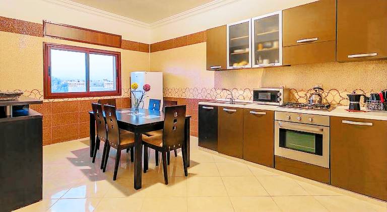 Apartment with patio & barbecue — photo 4