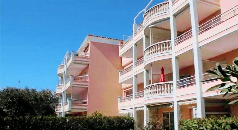 Holiday apartment with pool — photo 4