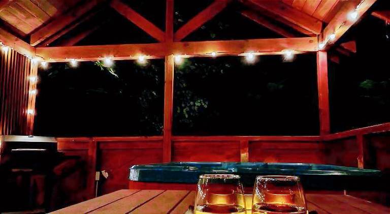 Vacation home with hot tub — photo 3