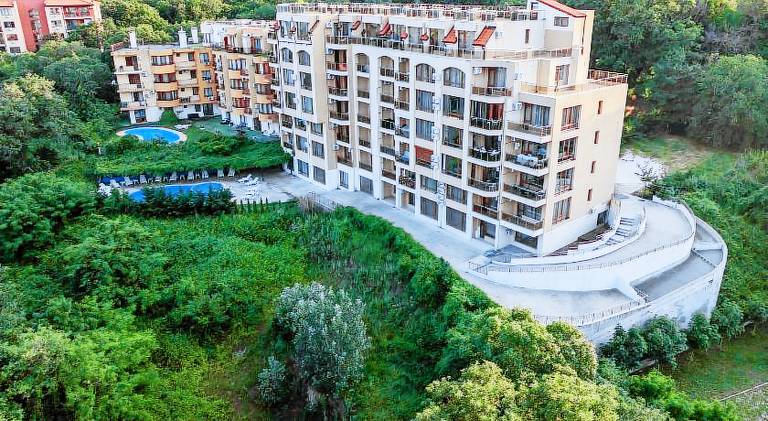 Rental apartment with pool in Varna