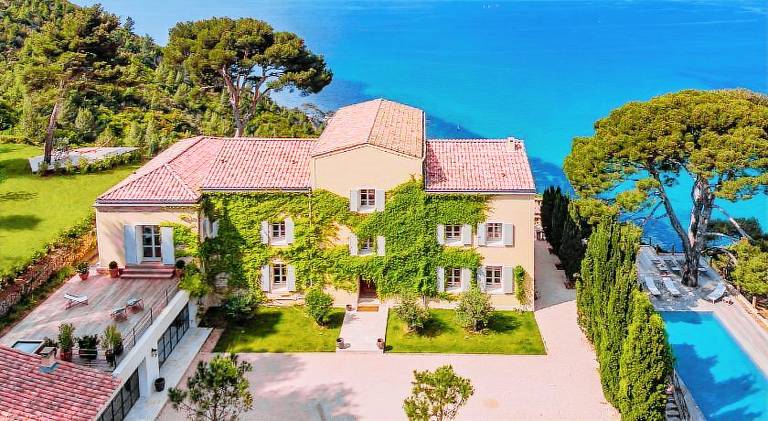 Fully equipped spacious villa with terrace, private pool & yard | Perfect for remote work | Dogs allowed in Cassis