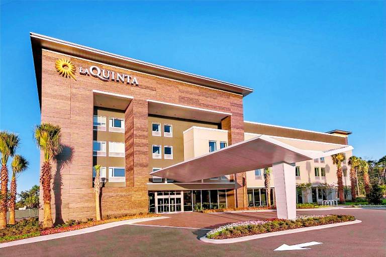 La Quinta Inn & Suites by Wyndham Orlando IDrive Theme Parks in Orlando, FL