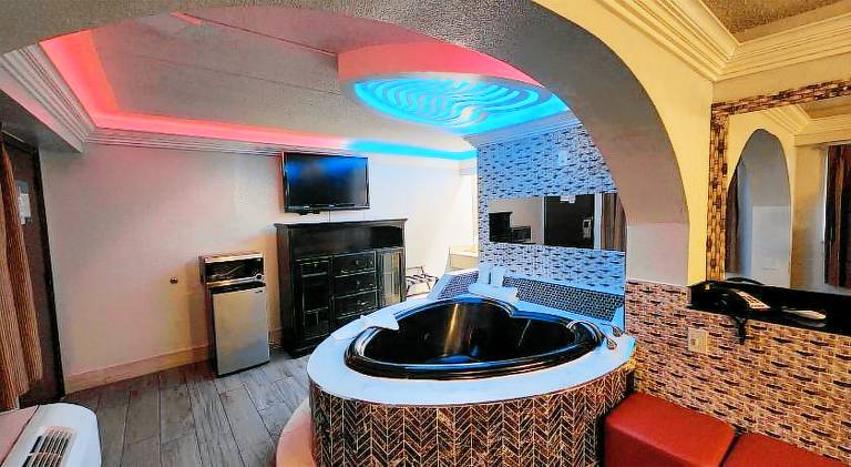 Americas Best Value Inn & Suites Little Rock at Scott Hamilton Dr — photo 4