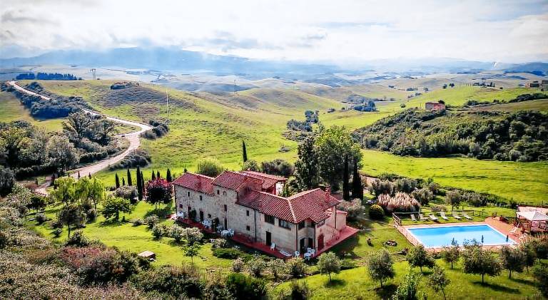 Beautiful holiday apartment with pool, barbecue & garden | Pets allowed in Montecatini Val di Cecina