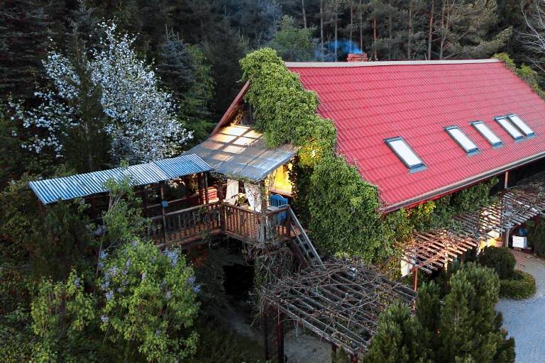 Family-oriented vacation home with grill, yard & pool | Dogs allowed — photo 2