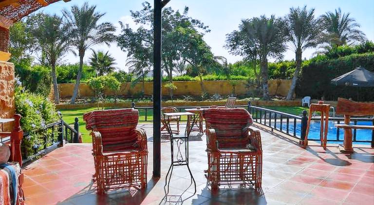 Villa with pool — photo 4