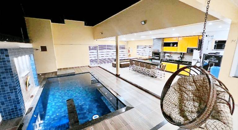 Vacation home with pool & hot tub — photo 3