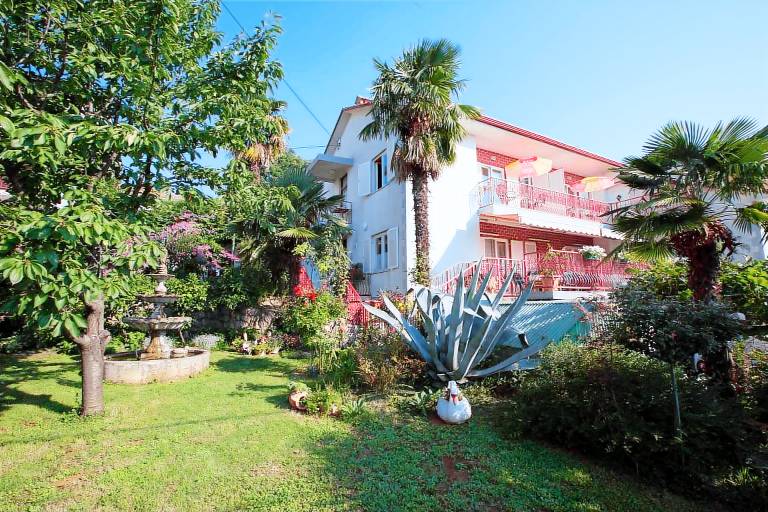 Fully equipped rental apartment with patio, garden & barbeque | Pets are welcome in Opatija